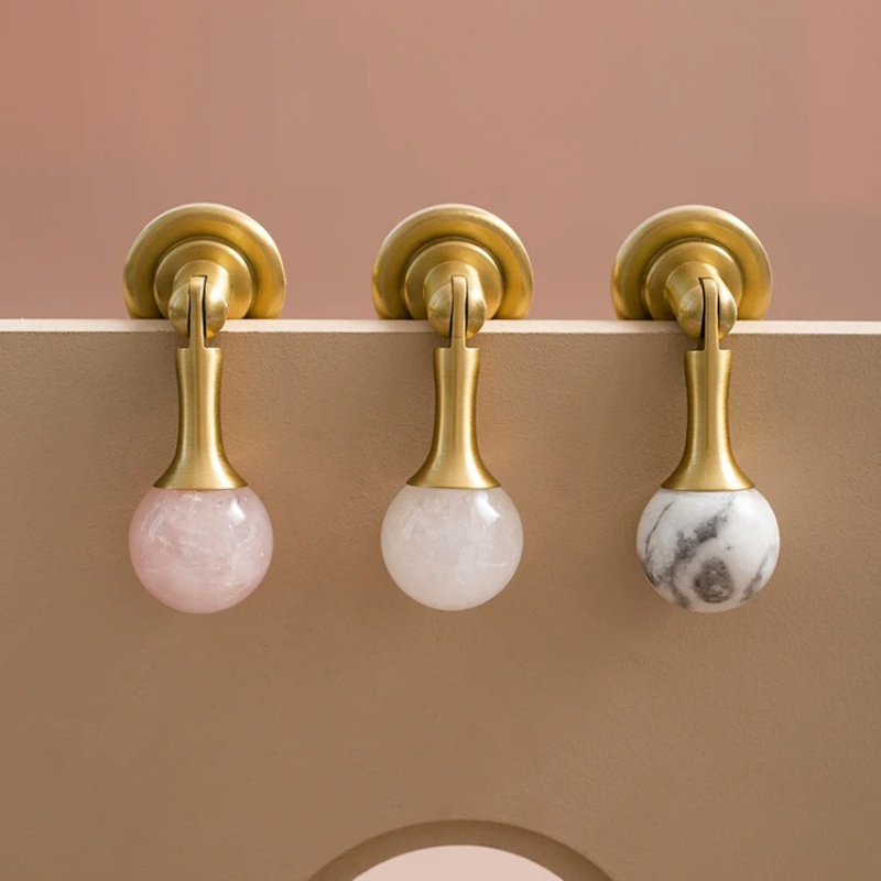 화이트 크리스탈 볼+황동 가구 손잡이 찬장 서랍 손잡이 - Furniture Hardware Drop Pulls 리뷰 및 가격